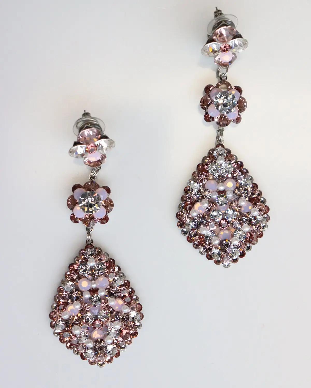 Chic and Elegant Earrings for a Sophisticated Homecoming Look Image